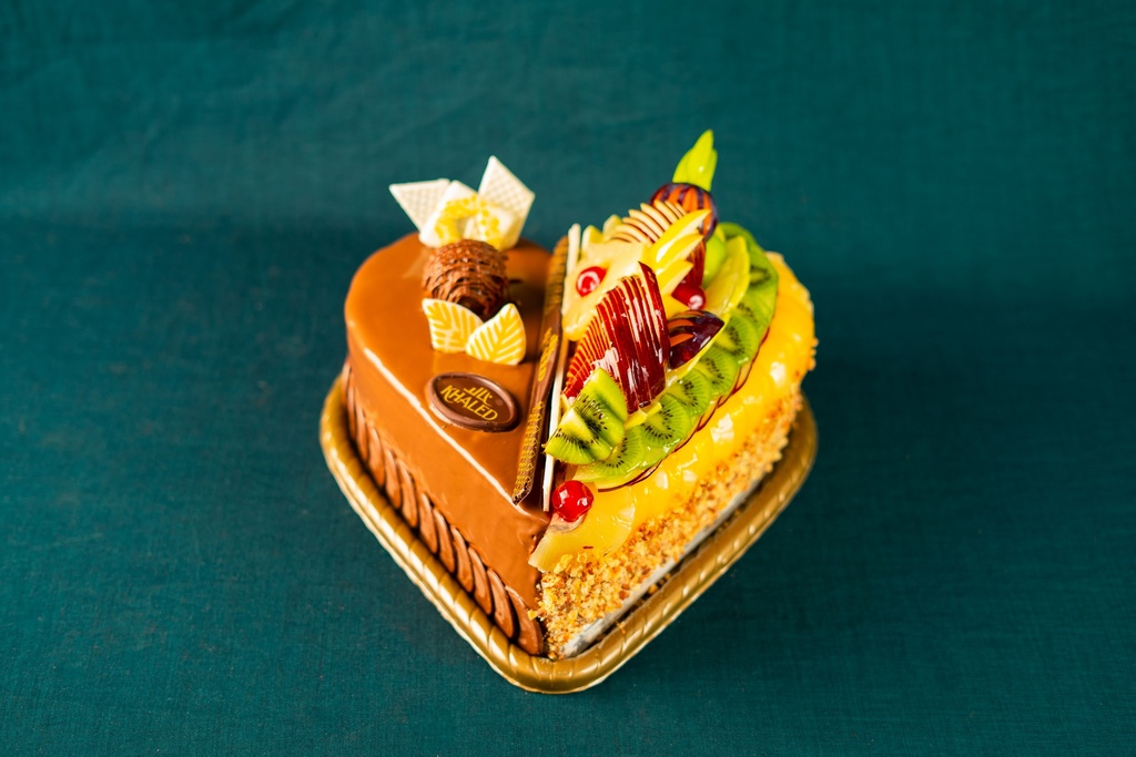 تورته قلب نص نيوتيلا و نص فاكهة